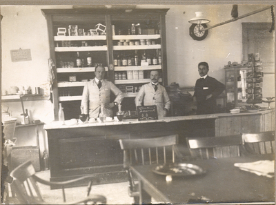 WAT120002921 Interieur van de bierbottelarij en Mineraalwaterfabriek van Jacob Booij in de Willem Eggertstraat nr 36-38 ...