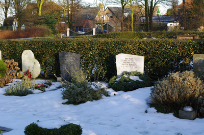 WAT120002987 Jisp. Graven in de sneeuw