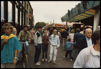 WAT050000923 Kermis weer op de Haringburgwal