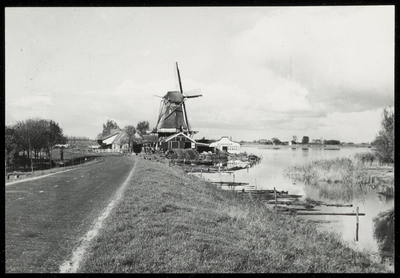 WAT050001161 De houtzaagmolen voor de brand in 1961