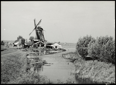 WAT050001737 De houtzaagmolen voor de brand