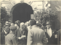 foto-7525 Begroeting van de Canadezen. 7 mei 1945, 1945