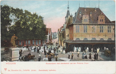 foto-27094 Hoorn : Roodensteen met standbeeld van Jan Pietersz Coen, 1906