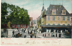 foto-5655 Hoorn : Roodensteen met standbeeld van Jan Pietersz Coen, 1906