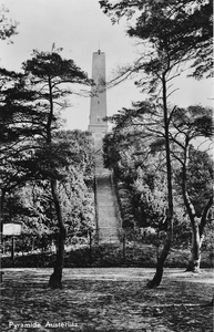 17 De houten obelisk werd in 1808 afgebroken.