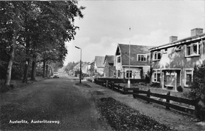 53 De eerste woningen Austerlitzseweg komende vanaf Oude Postweg.
