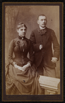 1820 -11 Portret van een man en een vrouw. Man steekt zijn rechterhand in zijn jas., 1885-01-01