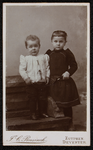 1821 -4 Portret van twee kinderen, jongen en meisje., 1891-01-01