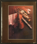 66 Album bruin met afbeelding van muziekinstrumenten, kleurenfoto’s (1984) van Kermis op de Brink, Grote Kerkhof en ...