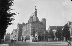 771 Glasnegatievencollectie JW Jansen: Brink, met De Waag
