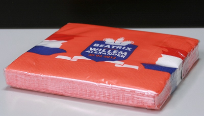 JMD-OR-1484 Tissue servetten, tissue servetten, ter herinnering aan de inhuldiging van Willem-Alexander.