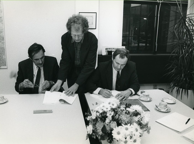 1335 - Ondertekening overeenkomst met het Kadaster Flevoland met betrekking tot de bijhouding van projecten GKBN. Ir. ...