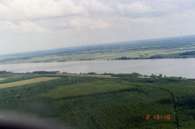 1979 - Het Veluwemeer (smalle deel), luchtfoto op 2 juni 1989