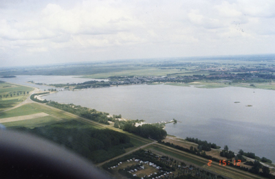 1984 - Riviera camping en de Elburgerbrug, luchtfoto op 2 juni 1989