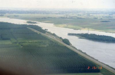 1985 - Het Drontermeer, luchtfoto op 2 juni 1989