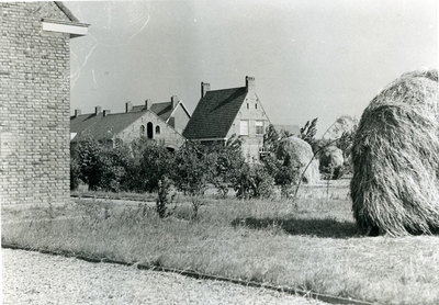 2297 - Slootdorp in 1937. De architectuur in de Wieringermeer refereert aan de traditionele Nederlandse dorpsarchitectuur