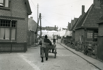 2438 - Straatbeeld in Urk anno 1936