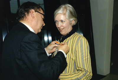 3824 - Mevrouw Aleid Zuidema - de Jonge neemt op 1 oktober 1993 afscheid van de staten in verband met verhuizing naar ...