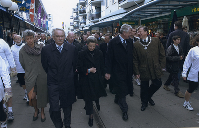4446 - Nationale start viering bevrijdingsdag in Almere. Mevrouw N. Nooter, commissaris van de Koningin Michel Jager, ...
