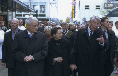 4447 - Nationale start viering bevrijdingsdag in Almere. Commissaris van de Koningin Michel Jager, mevrouw Kok en ...