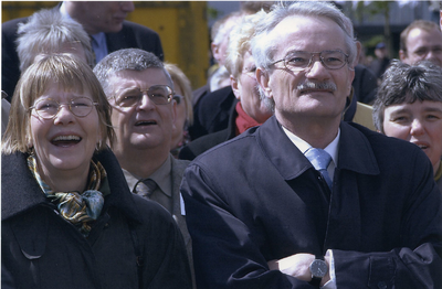 4449 - Nationale start viering bevrijdingsdag in Almere. De heer en mevrouw Jager met op de achtergrond Leo Caniel, ...