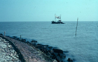 1767 - Vissersboot op het IJsselmeer