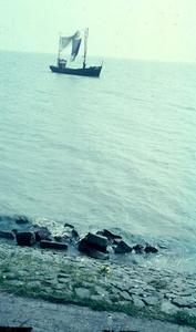 1768 - Vissersboot op het IJsselmeer