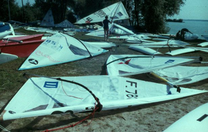 2628 - Surfwedstrijden bij het Flevostrand