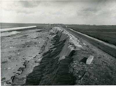174 - Stormschade 1 februari 1953 aan de Marskedijk bij het Normerven