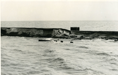 404 - Stormschade 1 februari 1953 leidam perceel P. Aangerichtte beschadiging als gevolg van het onderloops worden van ...