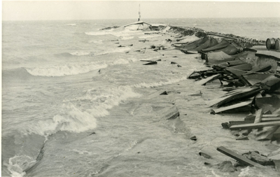 406 - Stormschade 1 februari 1953 leidam perceel P. Aangerichtte beschadiging als gevolg van het onderloops worden van ...