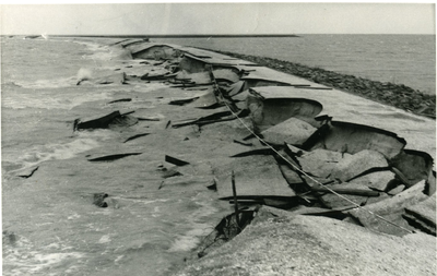 407 - Stormschade 1 februari 1953 leidam perceel P. Aangerichtte beschadiging als gevolg van het onderloops worden van ...