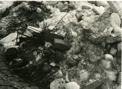 476 - Beschadigde kraagstukken aan de polderzijde van dijkperceel Q ten oosten van de Ketelhaven, veroorzaakt door ...