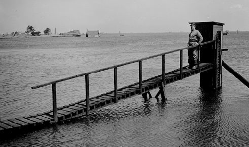 29 - Registerende peilschaal Vierbannenpolder nabij Stenen Dijk