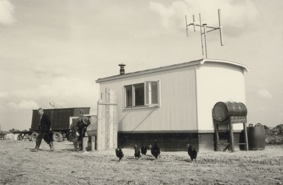 167 - Kantoor van het bedrijf op kavel N 37, met de zend- en ontvangstmast voor de radiotelefooninstallatie