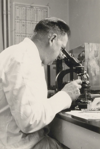 195 - Laboratorium Biologische Afdeling. Microscopisch onderzoek. De heer D. Otzen