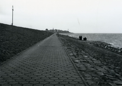 22 - Inlaat van de hevel bij Urk in het IJsselmeer. V