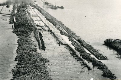 884 - Aanleg van de Meerdijk Lemmer-Urk bij Lemmer. Overzicht van de verschillende werkzaamheden