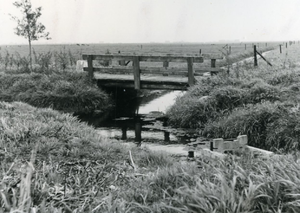 2351 - Fietsbruggetje over de aanvoersloot aan de noordpunt van Schokland
