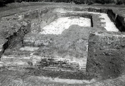 2860 - Ruine van een oude kerk op de zuidpunt van Schokland