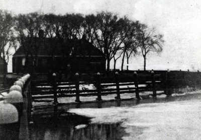 2868 - Middelbuurt op Schokland in de winter. Voor het droogvallen van de polder