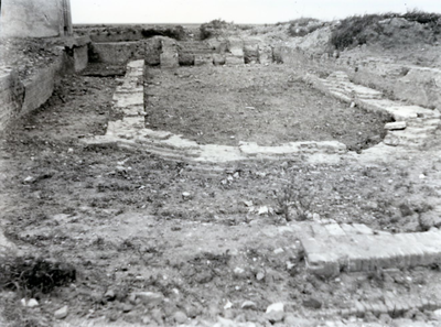 2872 - Kerkfundering op de zuidpunt van Schokland. Periode II en III voor de restauratie. Overzicht van opgraving ...
