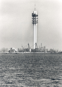 1263 - PTT toren - nabij Lelystad - Houtribsluizen Voorgrond V.O.C. replica Batavia Radarboot Mark Twain