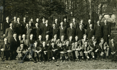 134 - Groepsfoto van de deelnemers van de studiedagen R.K. Jonge Boerencentrum “Ons Erf” De Steeg (Gld.) van 4 tot 6 ...