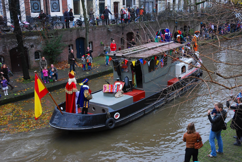 Afbeelding Van De Intocht Van Sinterklaas Per Boot Op De Oudegracht Te Utrecht Bekijken Utrecht Altijd