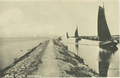 Nr.: 397 - Elburg, Voor de inpoldering Inkomende vissersschepen bij de strekdam met ingang naar de haven
