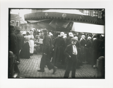 1558 - Kermis in de stad.