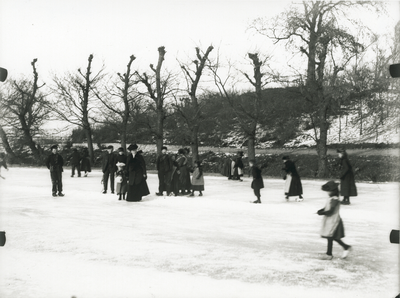 1552 - IJspret op de stadsgracht.