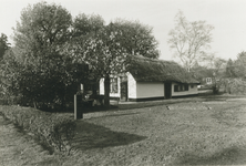 0423 - Boerderijtje van Jan Leusink in landschap aan de Oude Bovendwarsweg.