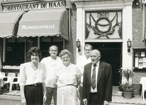 1842 - Restaurant Partycentrum de Haas een veelzijdig familiebedrijf. V.l.n.r.; de familie Vos, Willy, Gerrit jr, ...